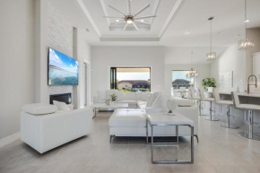 Heated Pool, Kayaks, Brand New Home, Sleeps 6 - Villa Luxuria Blanca